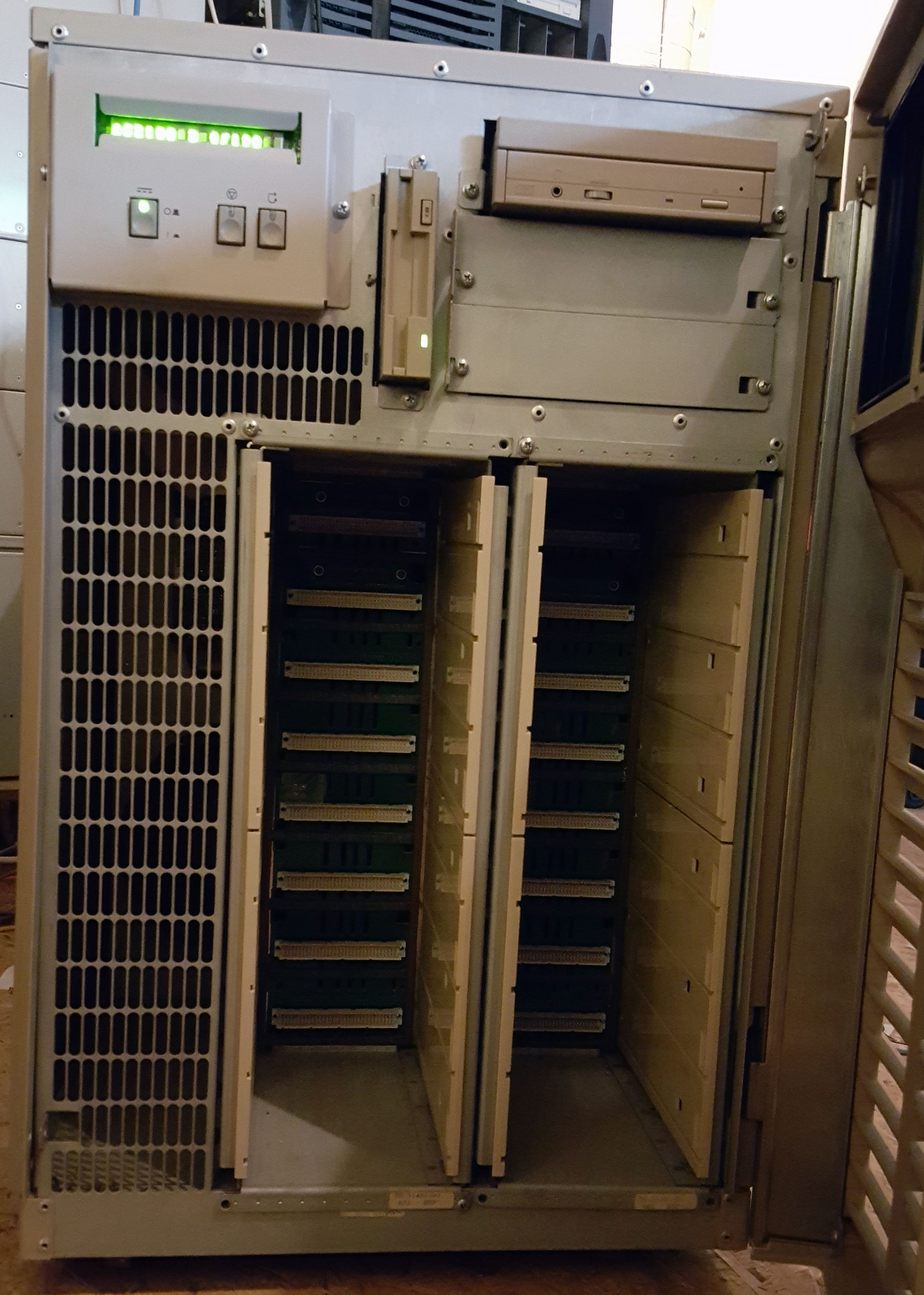 AlphaServer 2100A: 2016 11 27 14.17.36