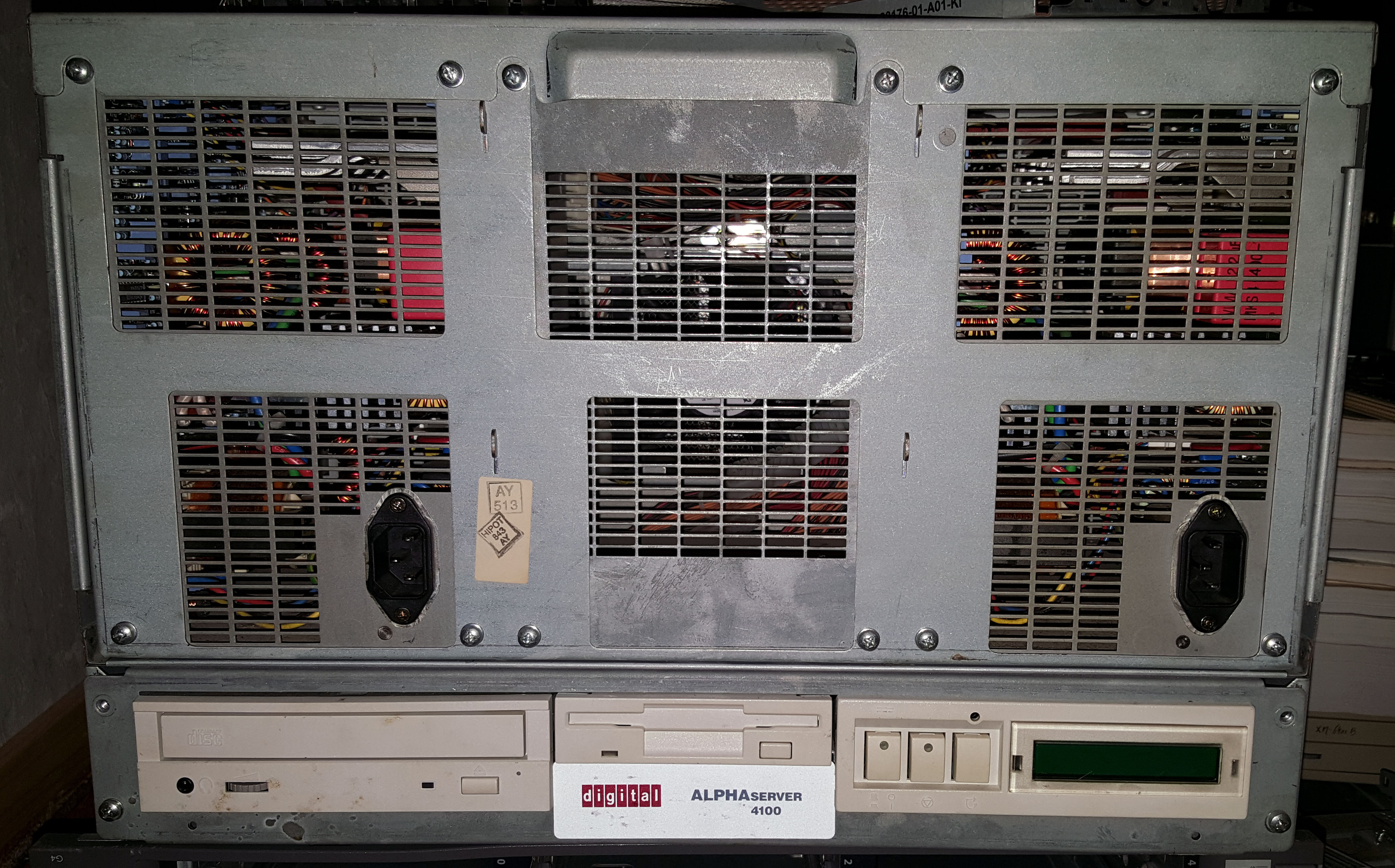 AlphaServer 4100: 2016 11 07 13.11.13